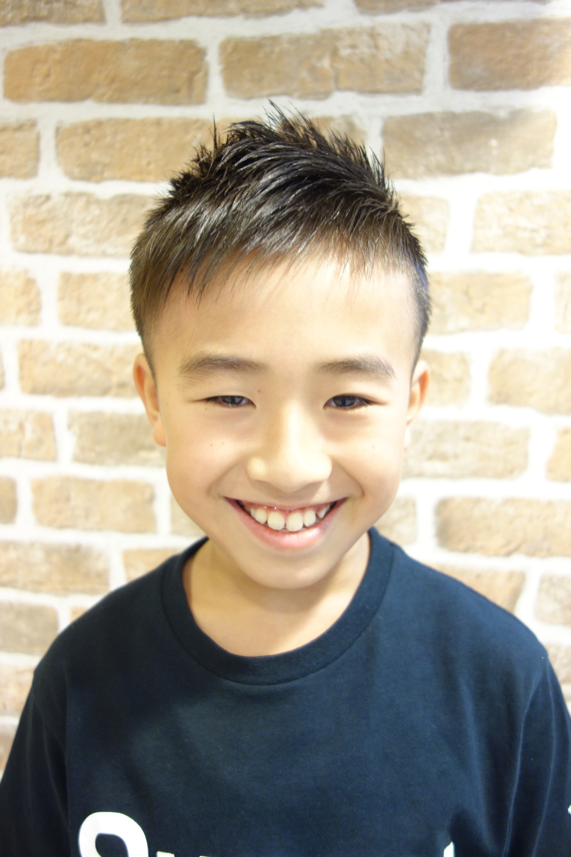 子供 前髪 アシメ 小学生男の子 キッズの髪型 ヘアスタイル人気57選 かっこいい おしゃれなメンズ髪型ヘアスタイル